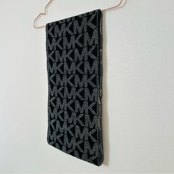 Michael Kors Scarf Reversible Black White One Size Infinity Loop MK - Picture 2 of 6